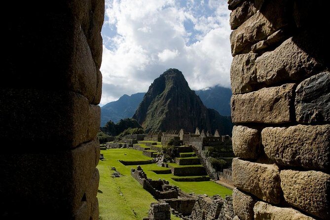 7-Day New Dawn in Machu Picchu: Lima, Cusco & Sacred Valley - Day 3: Sacsayhuamán, Q’enqo, and the “big stone” morning