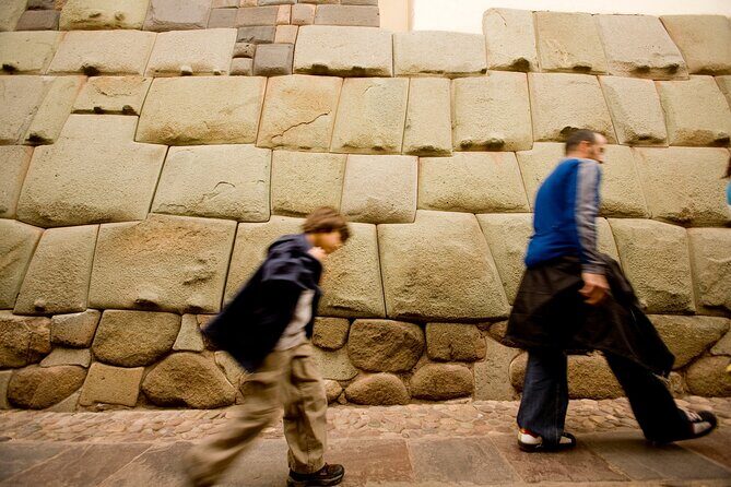 7-Day Peru Private Journey - Service and support that can save your trip: meet-and-greet, WhatsApp help, and named pros