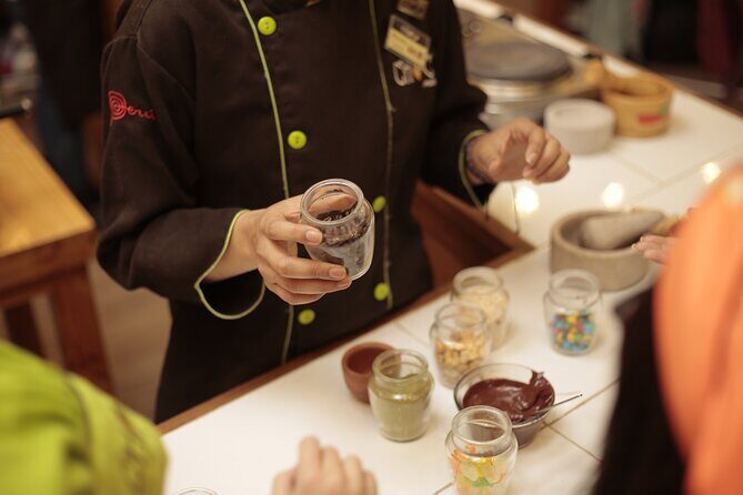 Bean-to-Bar Chocolate Workshop in ChocoMuseo Lima Miraflores - Guides and group size: why it feels personal