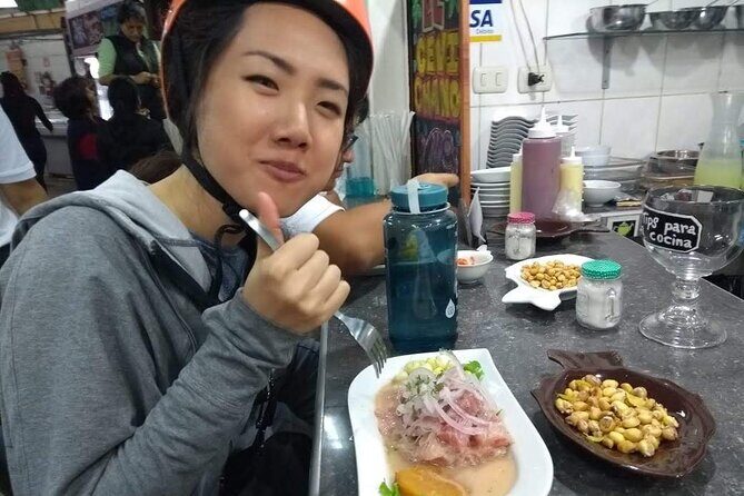 Best Peruvian food bike Tour in Lima - Parque Kennedy and the Miraflores rhythm on the Larco cycle path