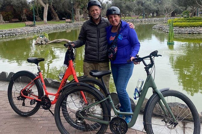Bike Rental in Miraflores Helmet and Chain Included - Parque del Amor: A Perfect Stop for Photos and a Breather