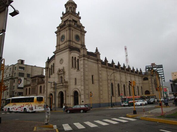 Bike Tour San Isidro, Miraflores and Barranco, - How Lima Traffic Feels Different from a Bike Seat