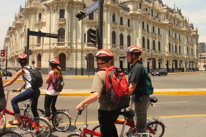 Bike Tour San Isidro, Miraflores and Barranco, - Miraflores Malecon by Bike: Coastal Views with Real Breathing Room