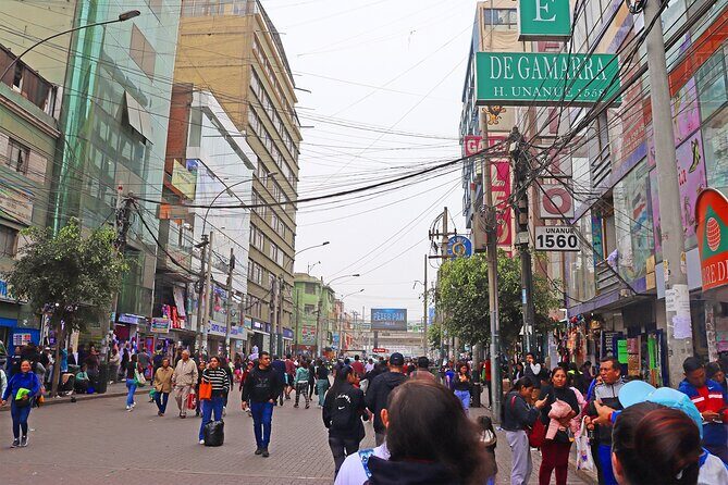 Bizarre tour in Gamarra & Witches Market - La Victoria and the first big orientation view