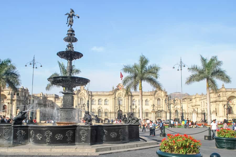 City Tour With Demonstration & Tasting of Pisco Sour - San Francisco Monastery catacombs: Lima’s underground history