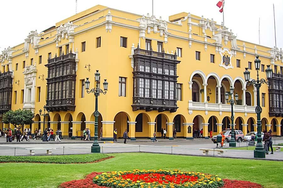 City Tour With Demonstration & Tasting of Pisco Sour - Miraflores coast: Love Park mosaics and Larcomar cliffs