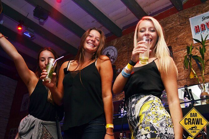 Discover Miraflores nightlife with Bar Crawl Lima - Miraflores at 8:30 pm: why this timing works