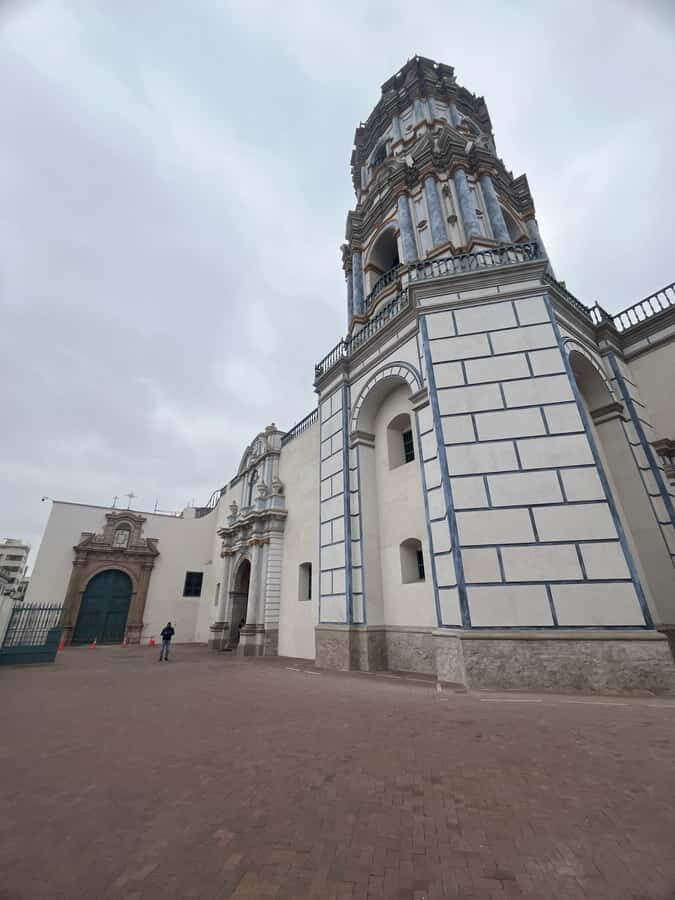 Enjoy Lima Walking Historic Center, Plaza San Martin and Plaza de Armas - Plaza San Martín: The Tour’s First Anchor