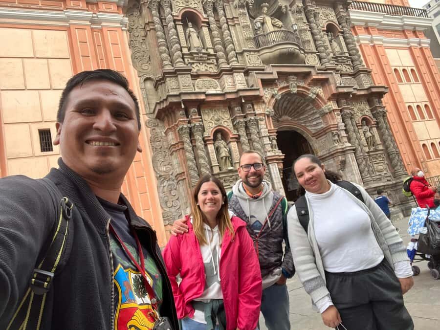 Enjoy Lima Walking Historic Center, Plaza San Martin and Plaza de Armas - Jirón de la Unión and La Merced Church: Architecture on the Move
