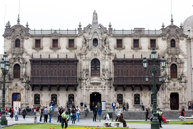Evening Lima Walking Tour Historic Center and Pisco Sour - Museo Convento San Francisco y Catacumbas: iconic sight, underground facts, and a ticket you must budget
