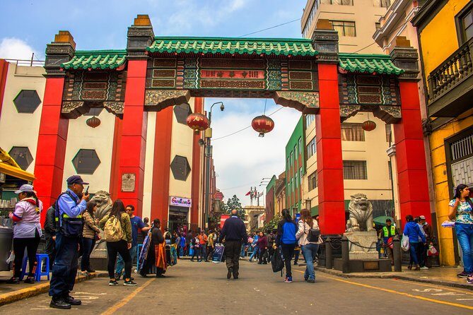 Flavors & Tradition: Walking City Tour with Food Tasting - Getting around with the Metropolitano: the real value for first-time Lima visits
