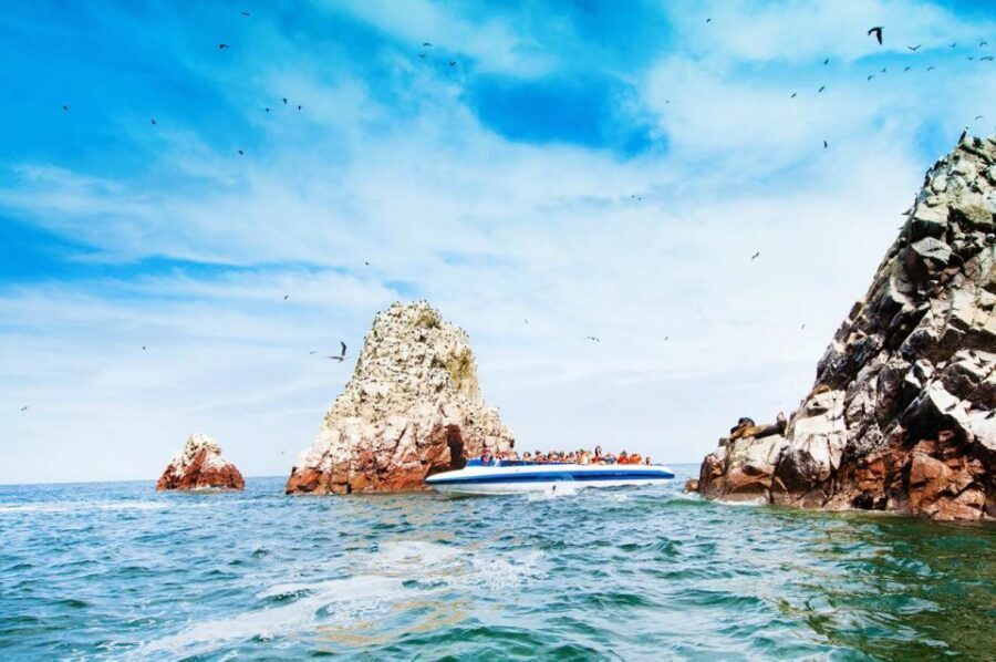 From Lima: Ballestas Islands, Huacachina, and Vineyard Tour - Lunch and the Ica stop: how to make the long day easier