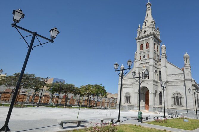 From Lima: Full Day Ica & Huacachina - Getting oriented in Ica: Plaza de Armas and the Santuario del Señor de Luren
