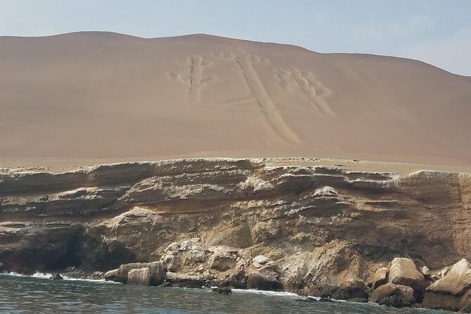 Full day to Paracas & Huacachina from Lima with Ballestas island & Sand boarding - Guides and group size: what you gain with a max of 17