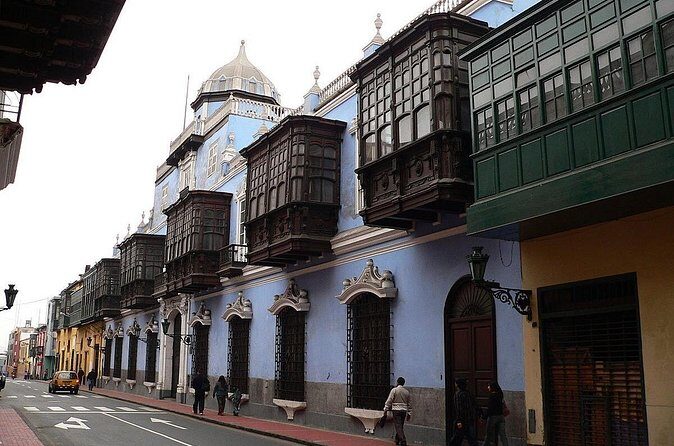 Glamorous Casa Aliaga & Pisco Tasting - Stop 1: Museo Central (Peruvian Archaeology Museum) for Context First