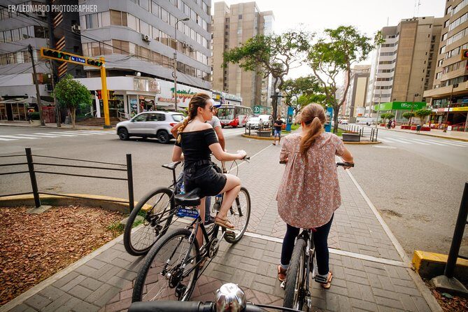 Great Bike Tour in Lima - Stop 1: Barranco’s bohemian streets and antique architecture