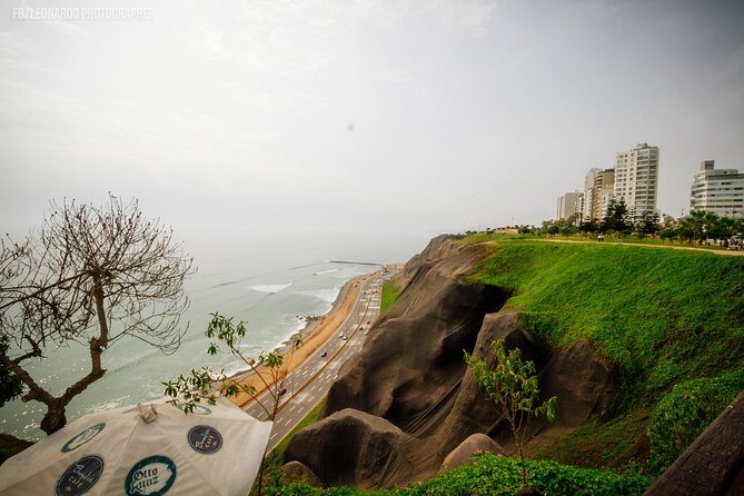Great Bike Tour in Lima - Stop 3: Miraflores parks, El Malecón vibes, and ocean views