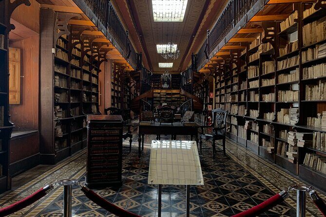 Half-Day City Walking Tour Lima's Royalty Including Catacombs - Jirón de la Unión: Architecture, Balconies, and Street Life You Can Feel