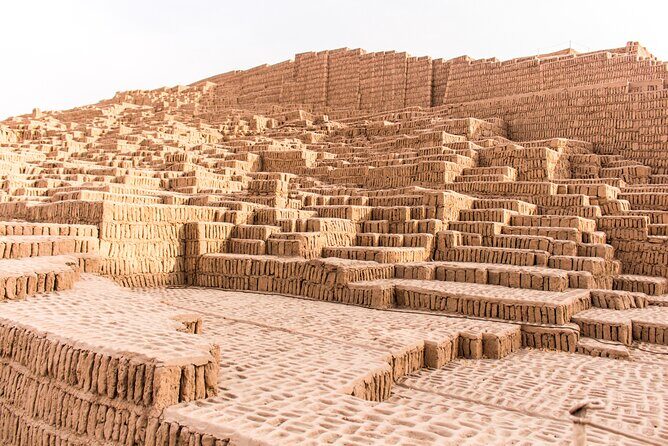 Half-Day Private Tour to Huaca Pucllana and Huaca Mateo Salado - Guides, questions, and staying together with your group