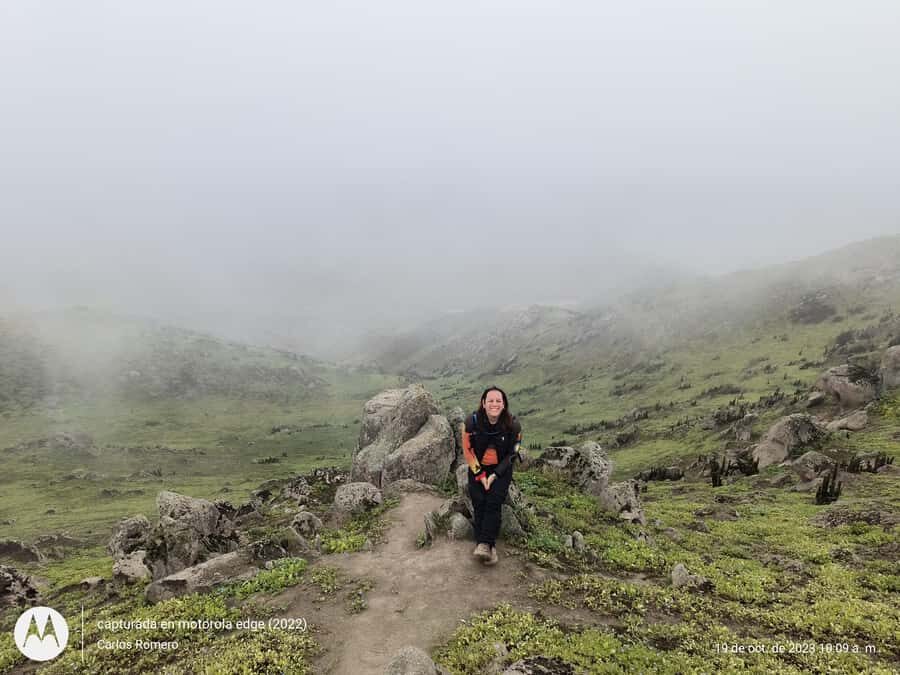 Hiking Lomas de Lachay in Lima - The early morning: pickup, breakfast fuel, and the drive out