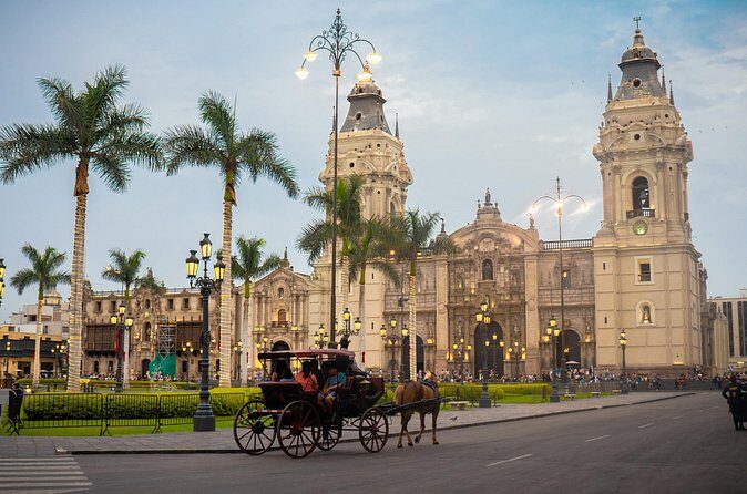 Historical and Mystical Lima: Night Tour and Dinner in Huaca Pucllana - Plaza de Armas (Plaza Mayor): the emotional center of Lima