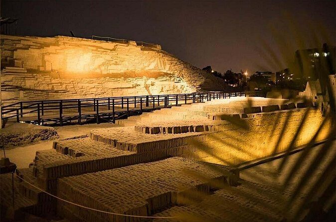 Historical and Mystical Lima: Night Tour and Dinner in Huaca Pucllana - San Francisco Monastery and catacombs: the quiet part of the evening