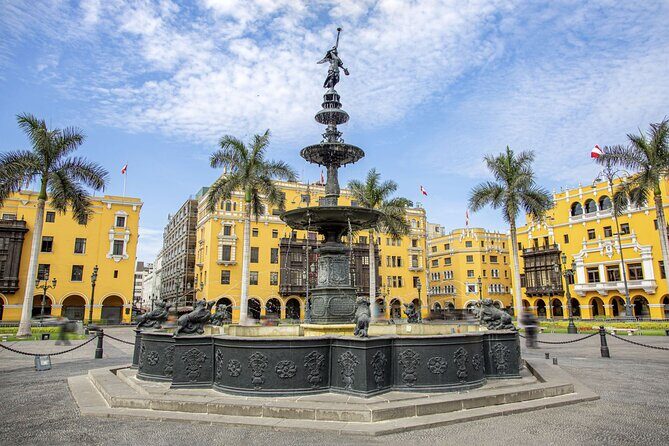 Historical city tour of Lima, Miraflores and Catacombs - Love Park and the Pacific views you can actually use