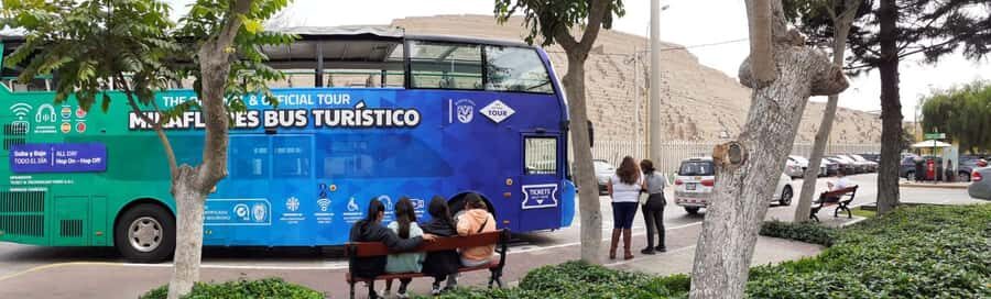Hop on - Hop Bus in Miraflores - First departures and route rhythm: Larcomar vs Pasaje San Ramon