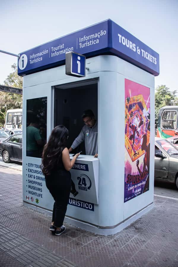 Hop on - Hop Bus in Miraflores - On the bus: Wi‑Fi, tour guide, and how the audio history works