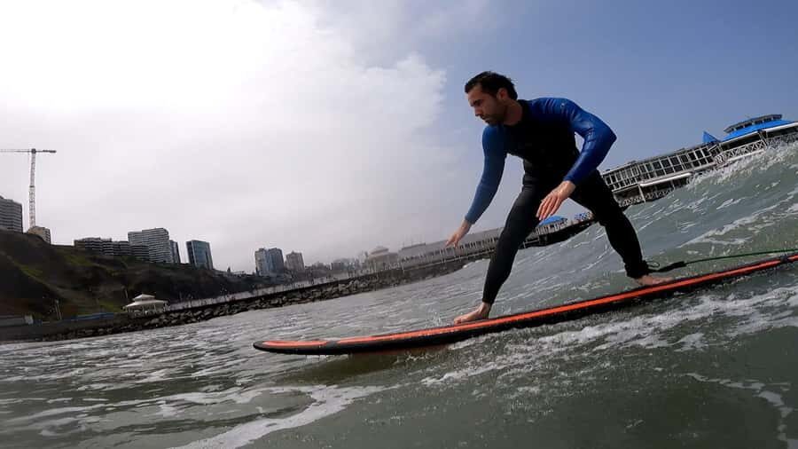 Lima: 2-Hour Surf Lesson in Miraflores - On the Water: How the Waves Teach Beginners and Intermediates Together