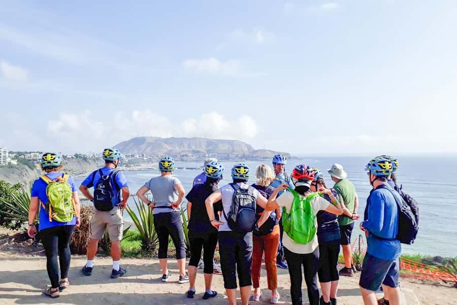 Lima Bike Tour: La Costa Verde & Jesus Statue in Chorrillos - Getting rolling at GOGO Biking in Miraflores