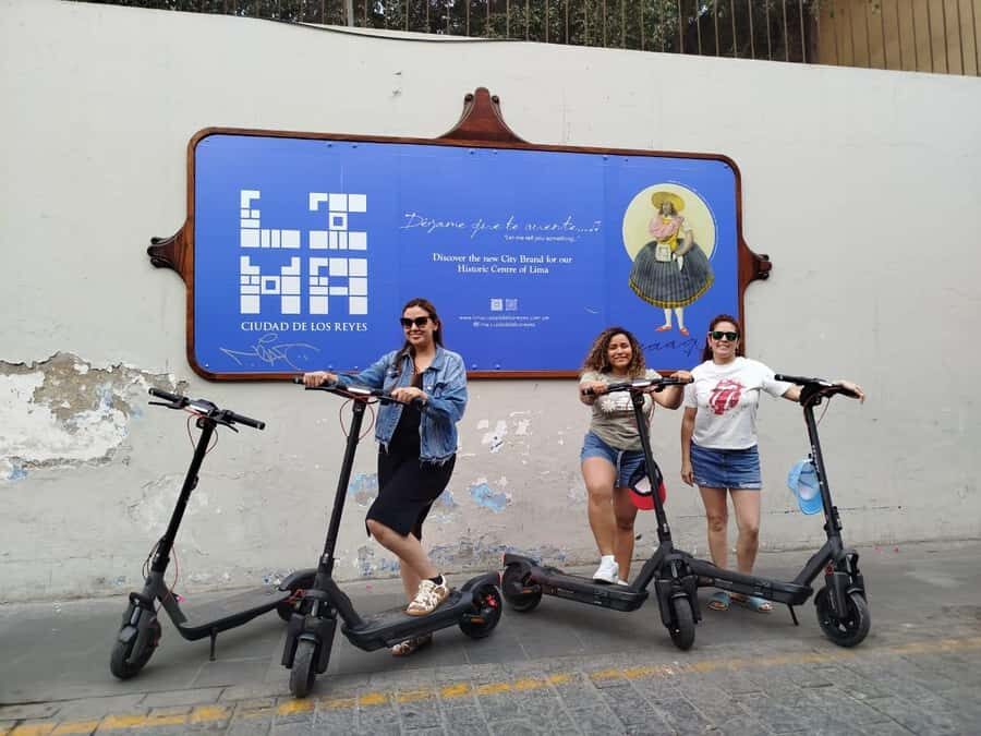 Lima Bike Tour: La Costa Verde & Jesus Statue in Chorrillos - Miraflores start: parks, sea air, and fast photos