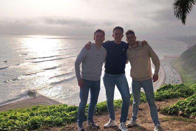 Lima Bike Tour Miraflores Pyramid & Bohemian Barranco - Parque 7 de Junio (Cat Park): a local-feeling ending