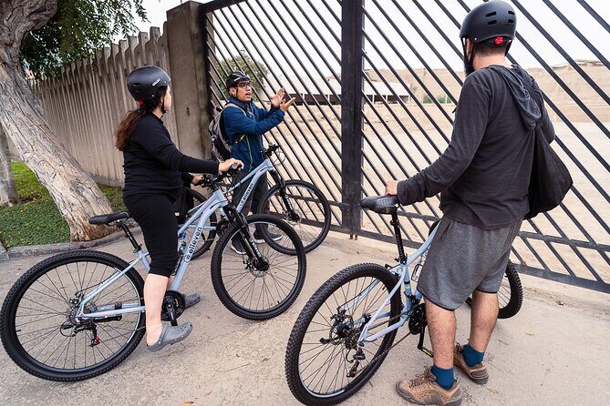 Lima: City biking - San Isidro and Lima Streets: Real City Atmosphere, Not Just Postcard Stops