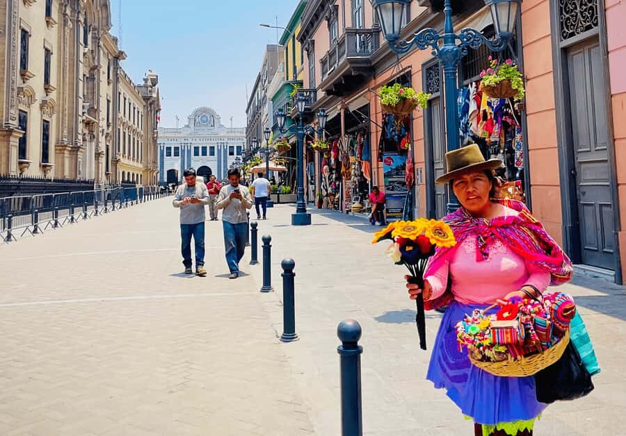 Lima: City Highlights Walking Tour & Catacombs - House of Peruvian Literature: A Small Break With Cultural Weight