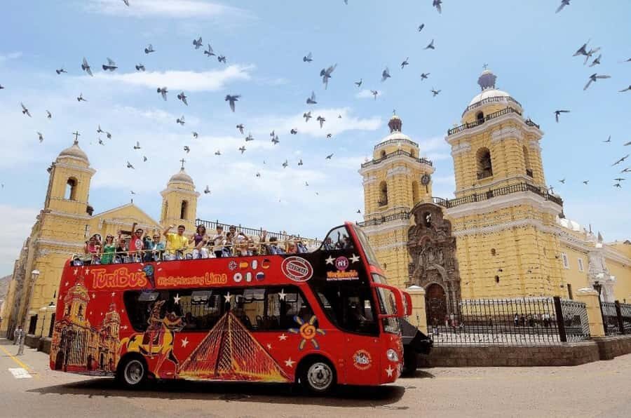 Lima : City tour 360° Panoramic bus - Sightseeing Tour - Huaca Pucllana: seeing Lima’s older roots without a long detour