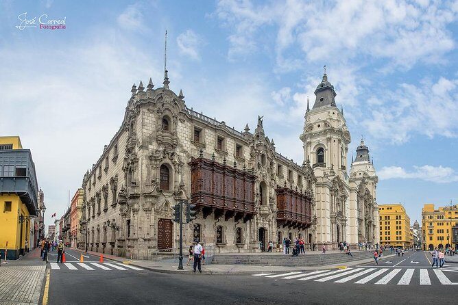 Lima City Tour. Pre-Hispanic, Colonial and Modern Tour. - Basilica Catedral de Lima: the cathedral and Francisco Pizarro’s crypt