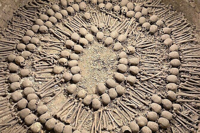 Lima City Tour with Pisco Sour and Catacombs - Love Park and El Beso: Miraflores’s Pacific-Edge Start