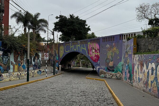 Lima Districts: Miraflores, Barranco and San Isidro - Parque del Amor in Miraflores: The Kiss, sea views, and sculpture stops