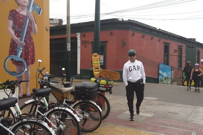 Lima Electric Bicycle Tours (Miraflores - Barranco 13 km) - Parque Alfredo Salazar: Costa Verde panoramas and the Larcomar reference point