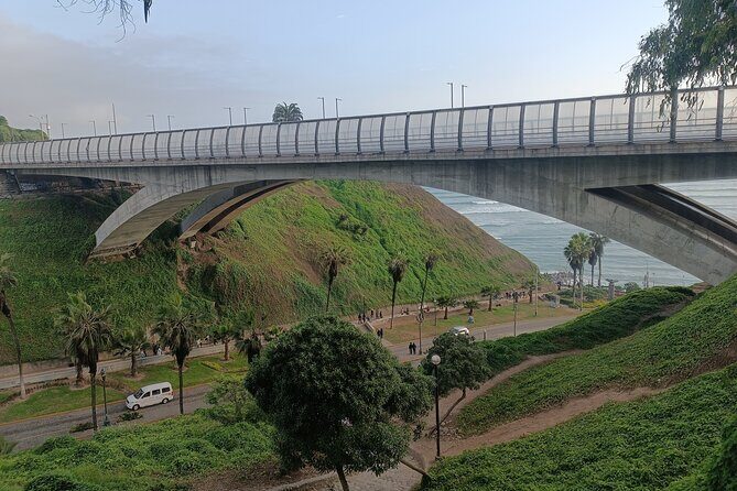 Lima Electric Bicycle Tours (Miraflores - Barranco 13 km) - Start point: Centro Comercial Cantuarias and how the day flows