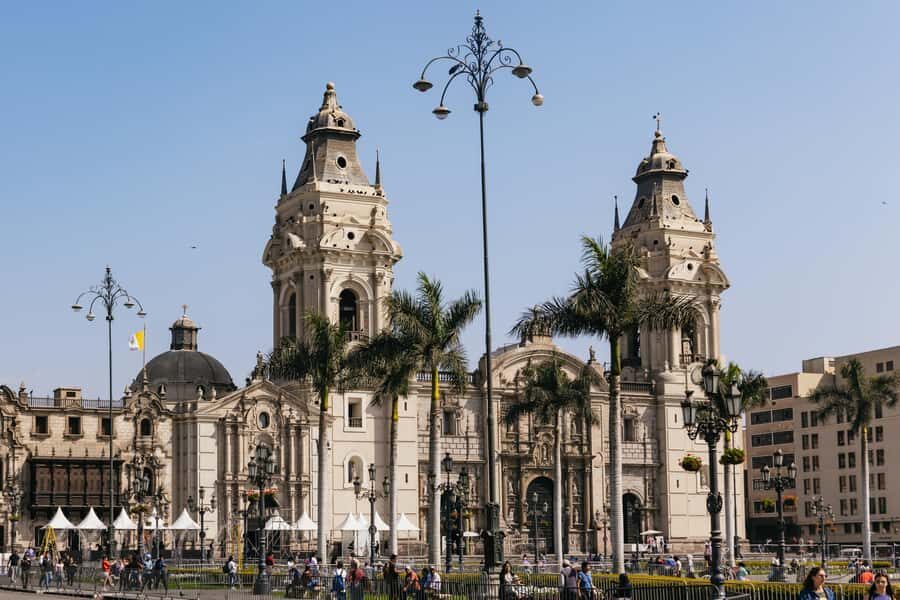 Lima: Historic Center Street Food, Market, and Eateries Tour - Street food carts and quick bites: the real Lima tempo