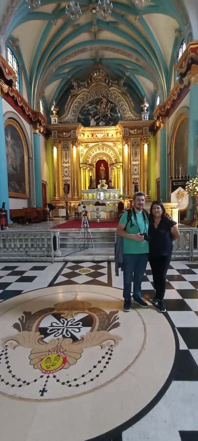 Lima: Historic Center Walking Tour with Pisco Sour Tasting - Government Palace, the Municipalidad, and the symbolism of facing outward