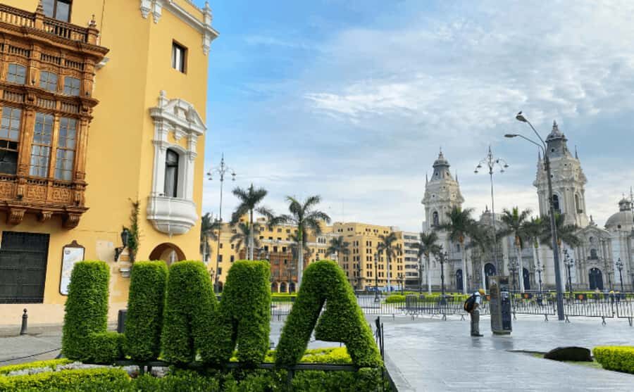 Lima: Historical Center Guided Walking Tour for free - Main Square and Cathedral stories, plus the fire that changed Lima