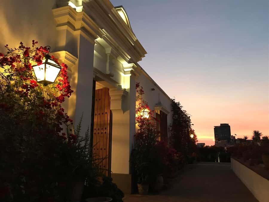 Lima: Huaca Ruins and Larco Museum at Night with Dinner - Cafe del Museo Dinner: 3 Courses in the Museum Gardens