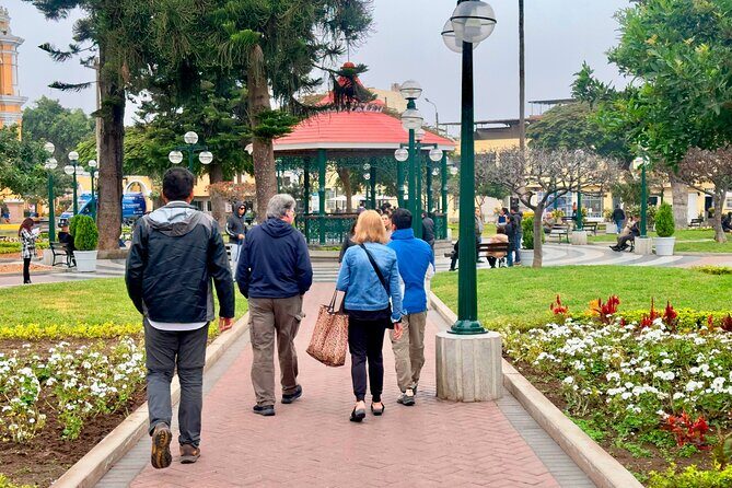 Lima: Local Wine Tour - Stop 1 at Haku Tours: The Wine Lesson Starts Immediately
