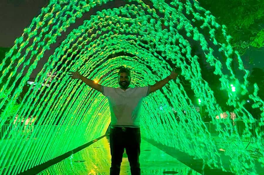 Lima: Magic Water Circuit Tour w/ Transfer & Ticket - Parque de la Reserva after sunset: the setting matters as much as the show