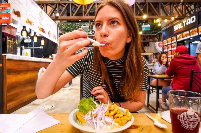 Lima Market Food Tour - Stop 5: Chinitos Restaurant finish—bread with chicharrón and emoliente
