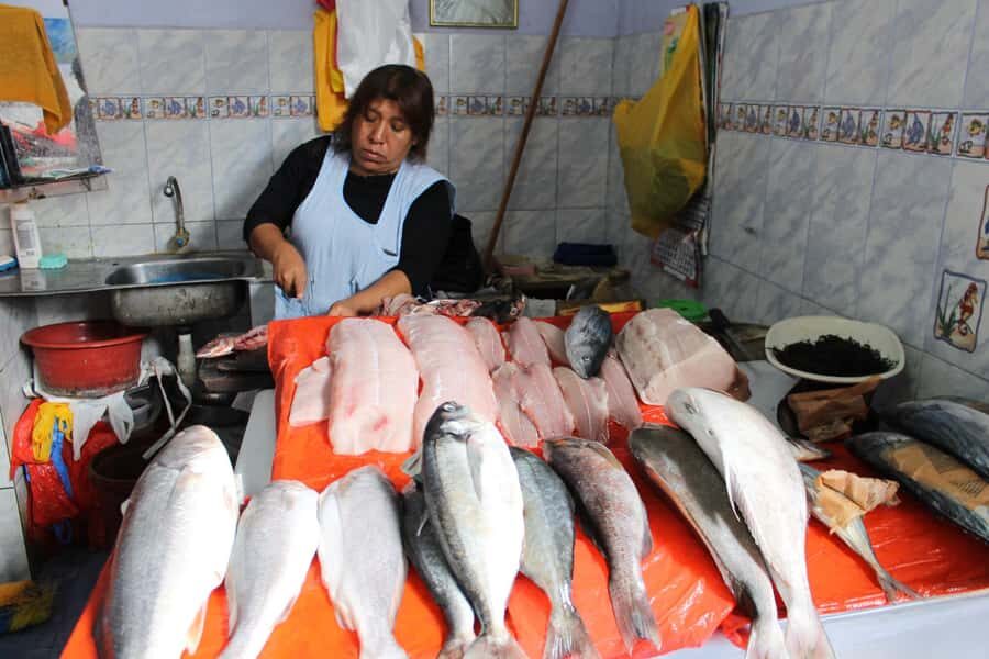 Lima: Market Tour, 35 Fruits Tasting & Cooking Class - Surquillo Market No. 1: where the food lesson starts