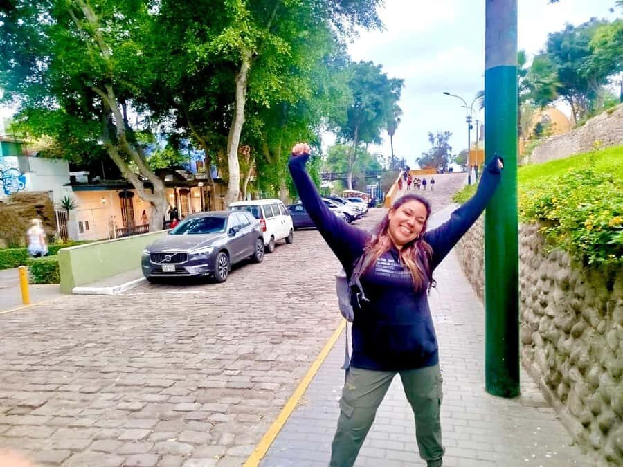 Lima: Miraflores and Barranco Walking Tour with Beer - Crossing the Crystal Bridge: Where Miraflores Turns Into Barranco